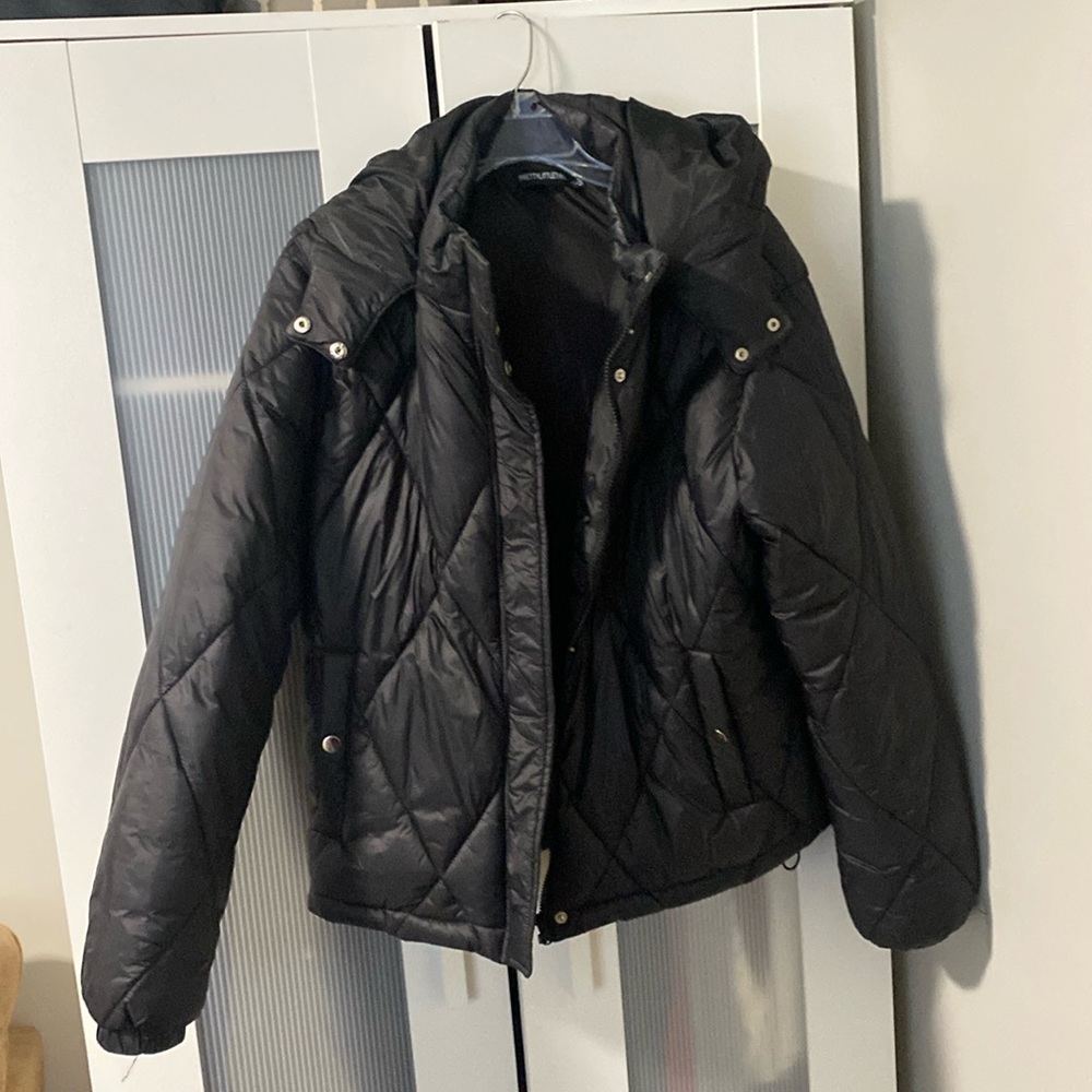 PRETTY LITTLE THING (PLT) black hooded winter puffer (US 12). Zipper + Buttons